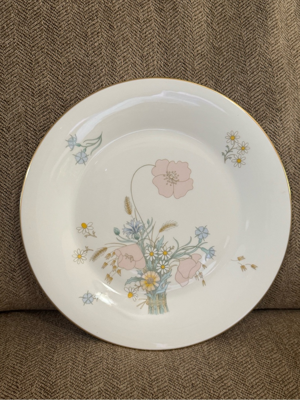 Royal Doulton Flirtation English fine bone china 10” dinner plate